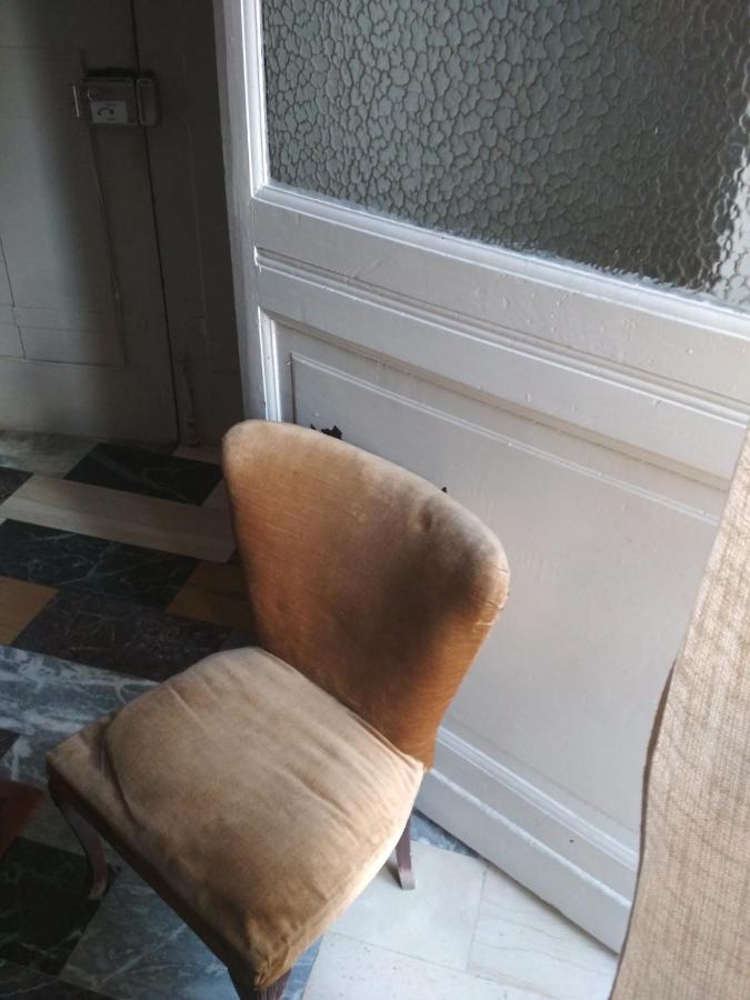 7 Guest house *
