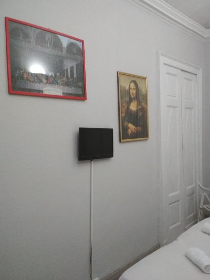 7 Guest house *